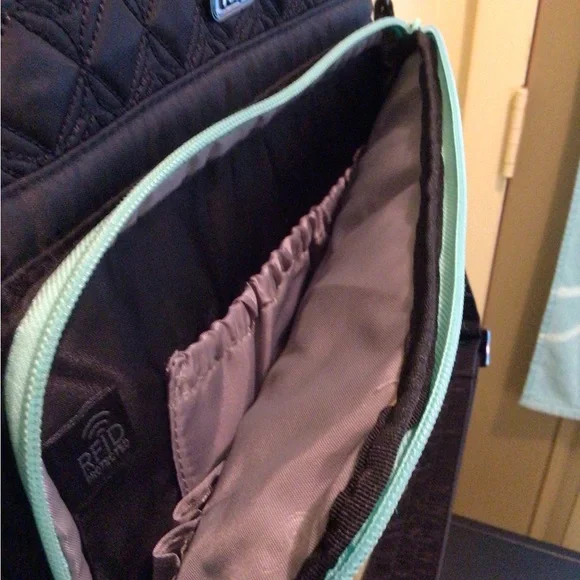 Lug Ace Tote - Picture 2 of 8